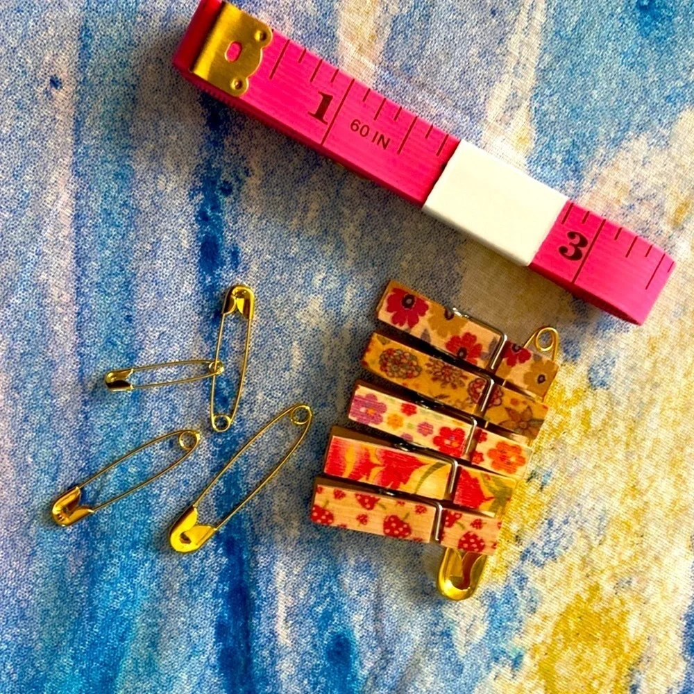 🙀Clothing Photos Kit~5 Safety & 5 Cloths Pins, 1 Tape Measure (Want 1 Just Ask) - Picture 9 of 16